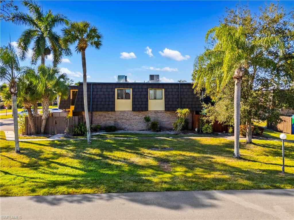 Photo of 4001 Sandlewood LN #4, FORT MYERS, FL 33907 (MLS # 225084024)