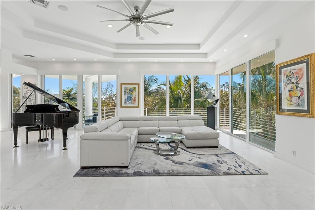 HIDEAWAY BEACH - Residential