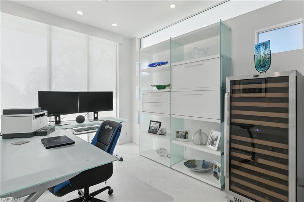 HIDEAWAY BEACH - Residential