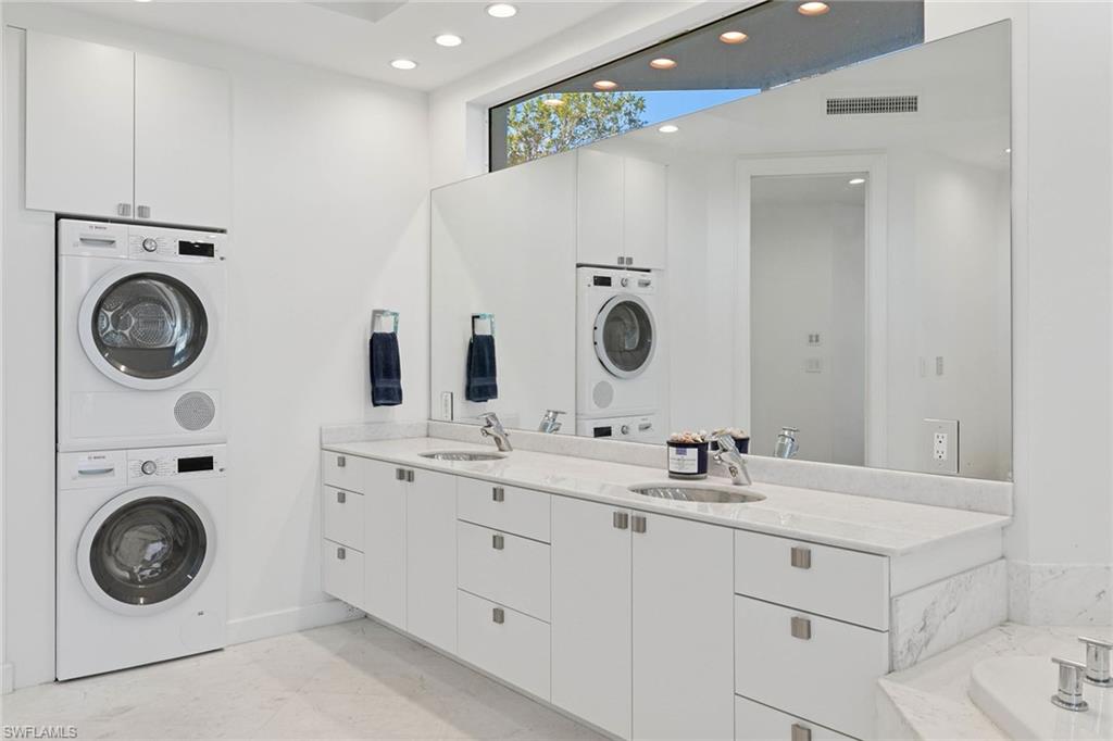 HIDEAWAY BEACH - Residential