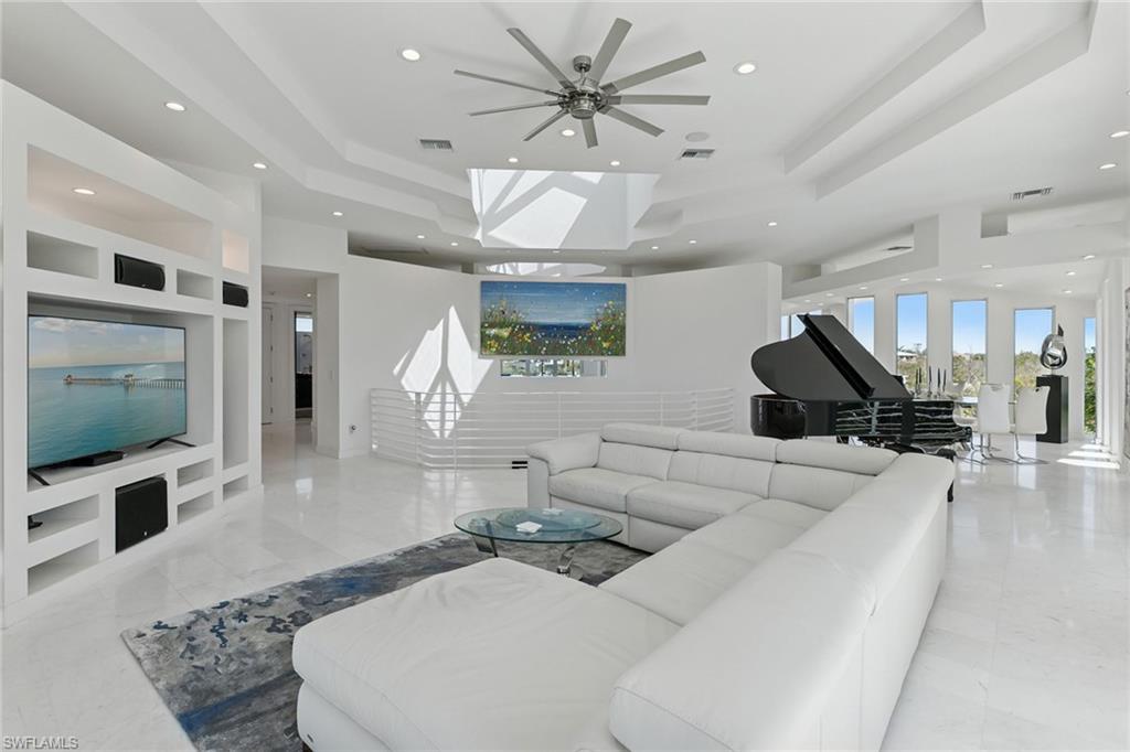 HIDEAWAY BEACH - Residential