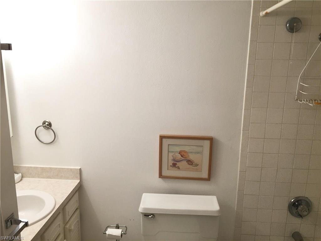 ISLAND MANOR APTS - Residential