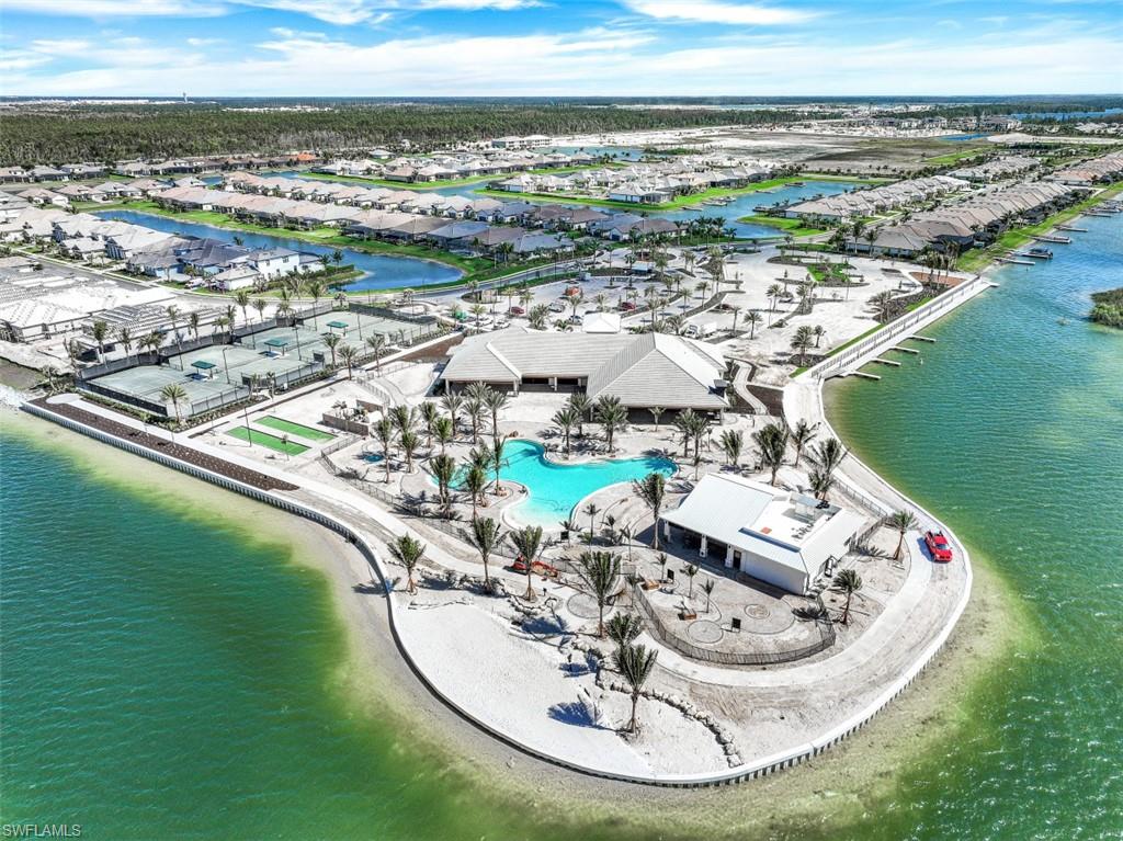 ESPLANADE LAKE CLUB - Residential