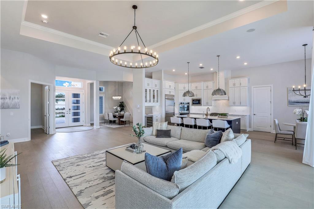 ESPLANADE LAKE CLUB - Residential