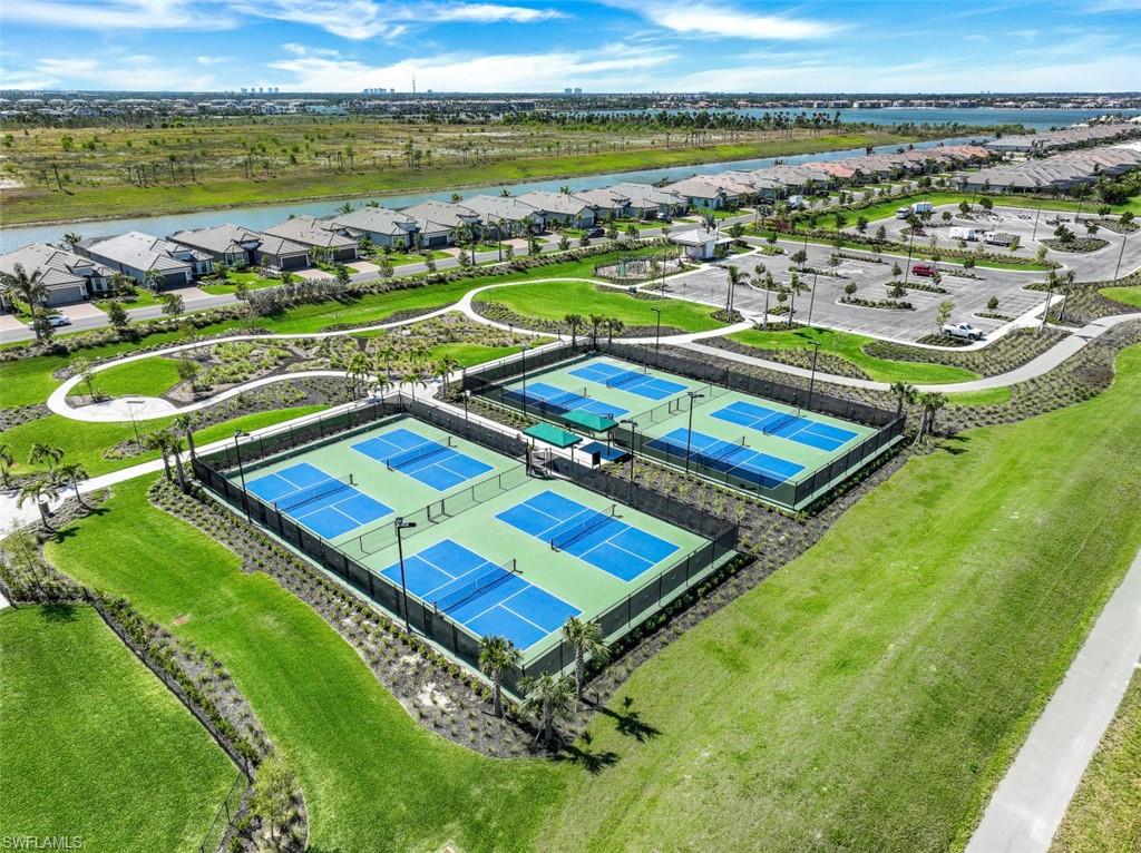 ESPLANADE LAKE CLUB - Residential