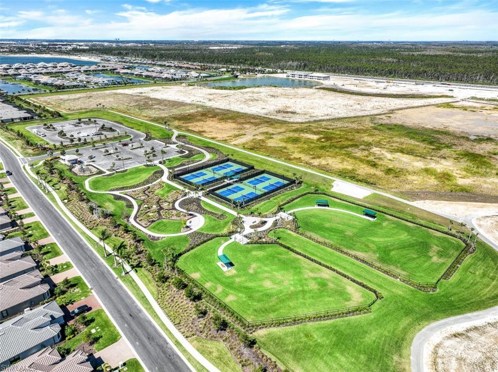 ESPLANADE LAKE CLUB - Residential