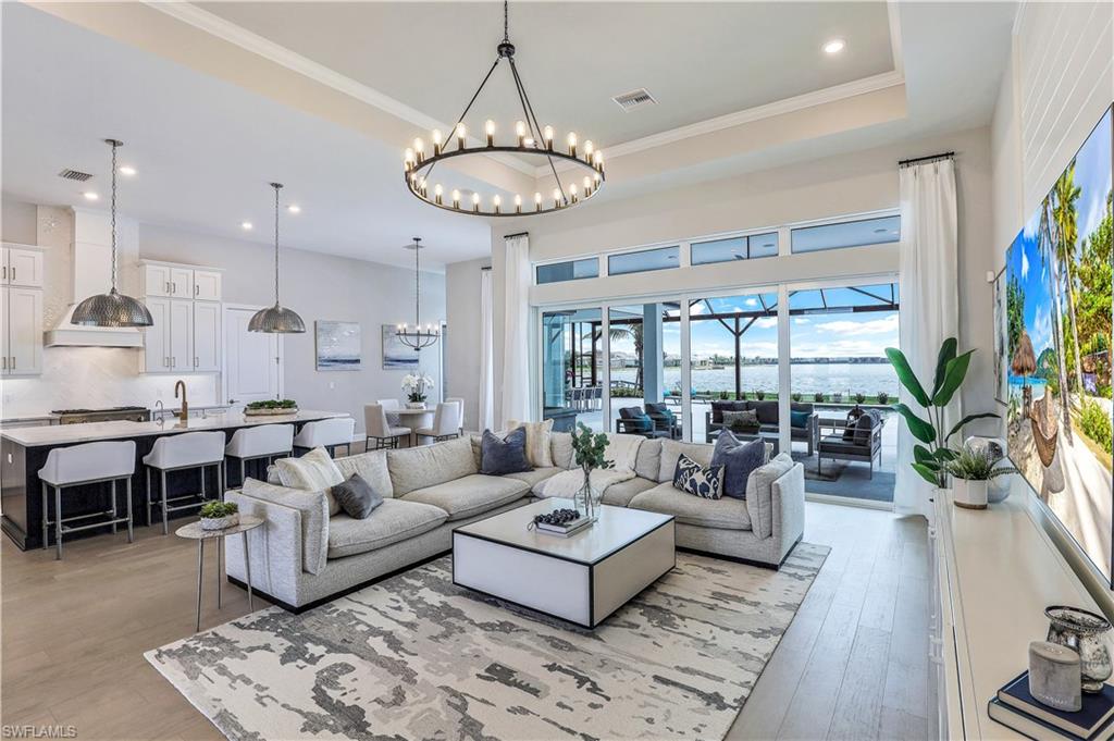 ESPLANADE LAKE CLUB - Residential