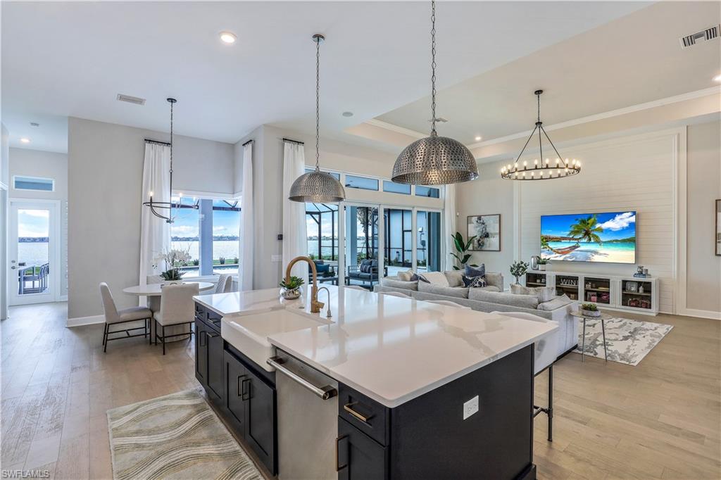 ESPLANADE LAKE CLUB - Residential