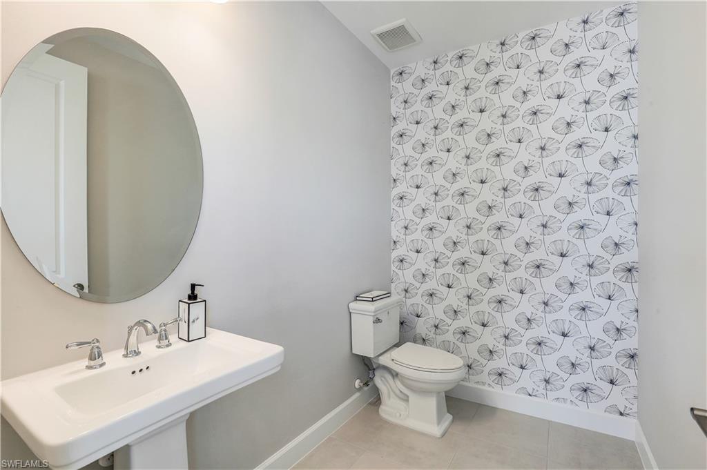 ESPLANADE LAKE CLUB - Residential