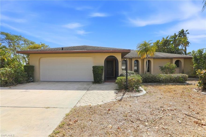 Great flip opportunity, FHA repair loan property (203 K loan) or investment property. There's work needed on this property, but plenty of equity once the work is completed. Great boating location. No bridges to cross for sailboats.
Very nice floorplan. Priced great. Freshly painted interior.