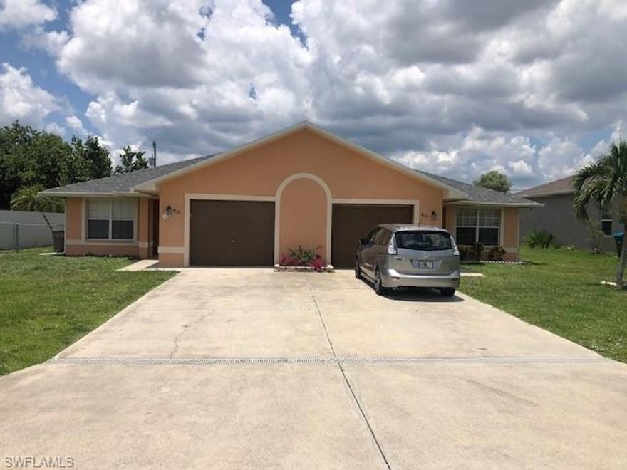 Don't miss out on a SW area Duplex, walking distance to Walmart. Great neighborhood, all tiled well kept property. Kitchen offers a large breakfast bar, split bedrooms, large closets & pantry. Unit also offers a screened in lanai & fenced back yard.