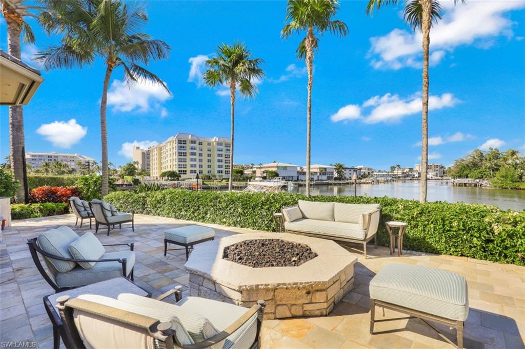 MOORINGS - Residential