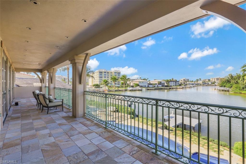 MOORINGS - Residential