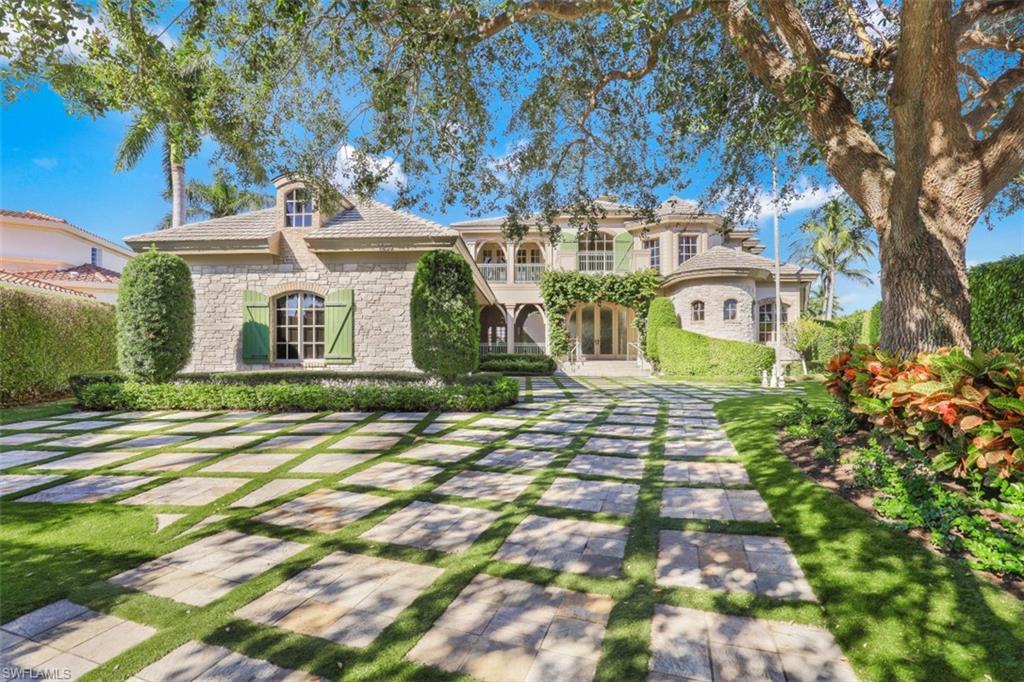 MOORINGS - Residential