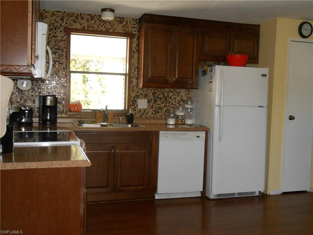 COUNTRY LAKES - Residential