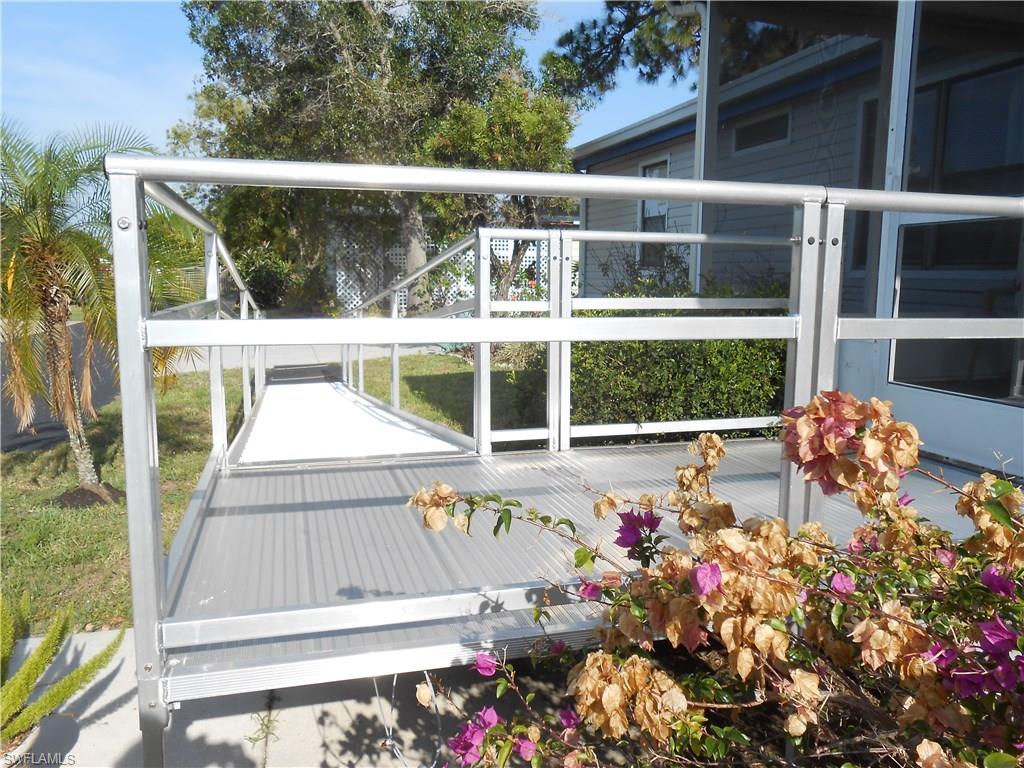 COUNTRY LAKES - Residential