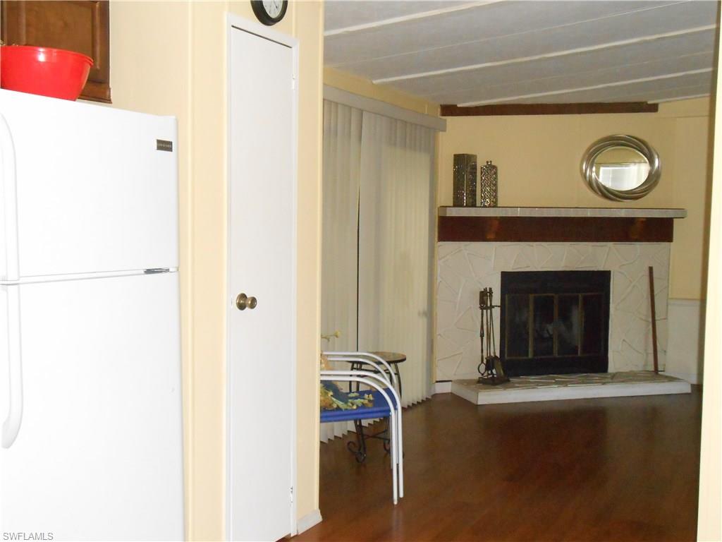 COUNTRY LAKES - Residential