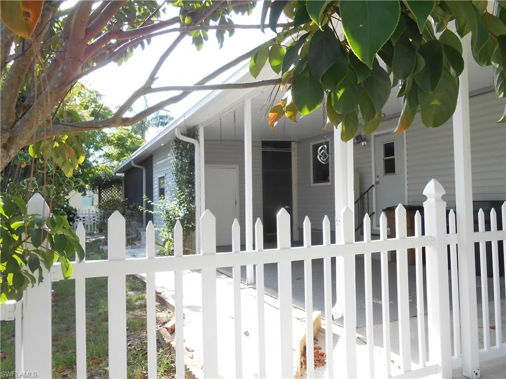 COUNTRY LAKES - Residential