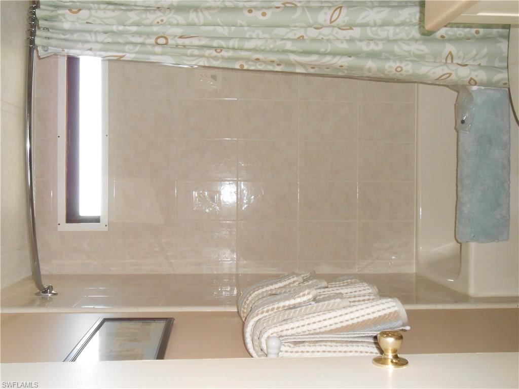 COUNTRY LAKES - Residential