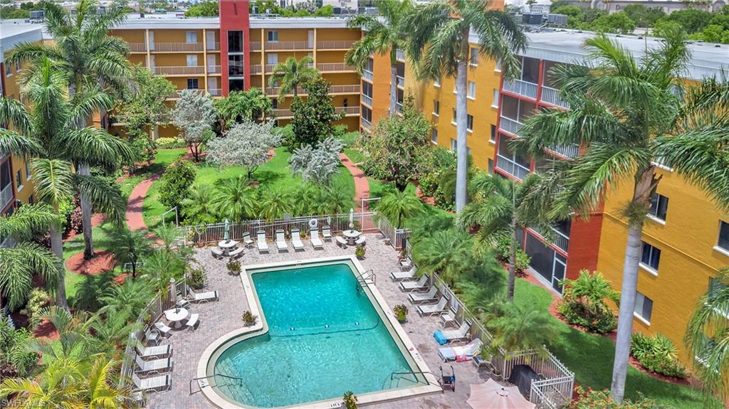 TOWERS CONDO - Residential