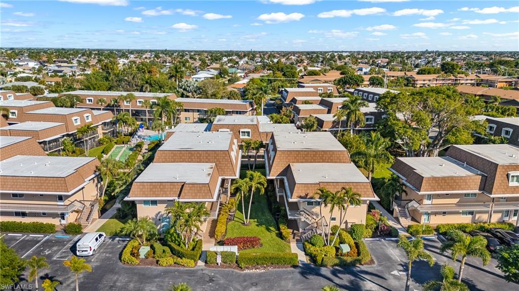 ISLAND MANOR APTS - Residential