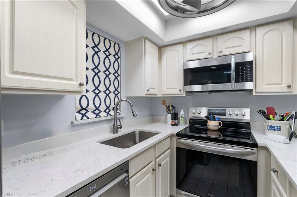 ISLAND MANOR APTS - Residential