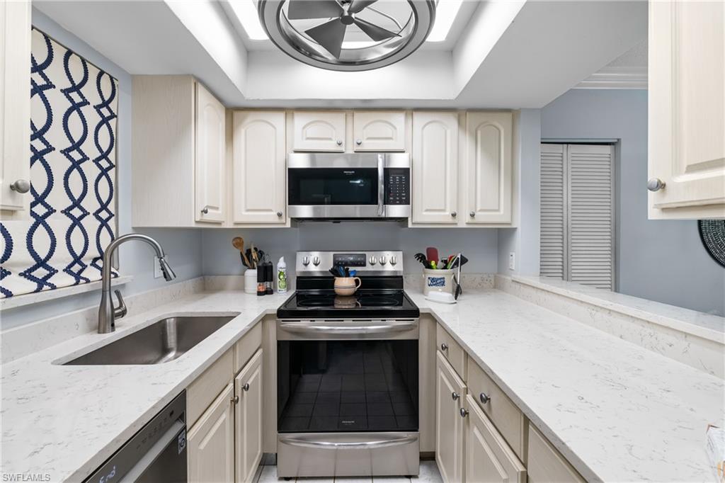 ISLAND MANOR APTS - Residential