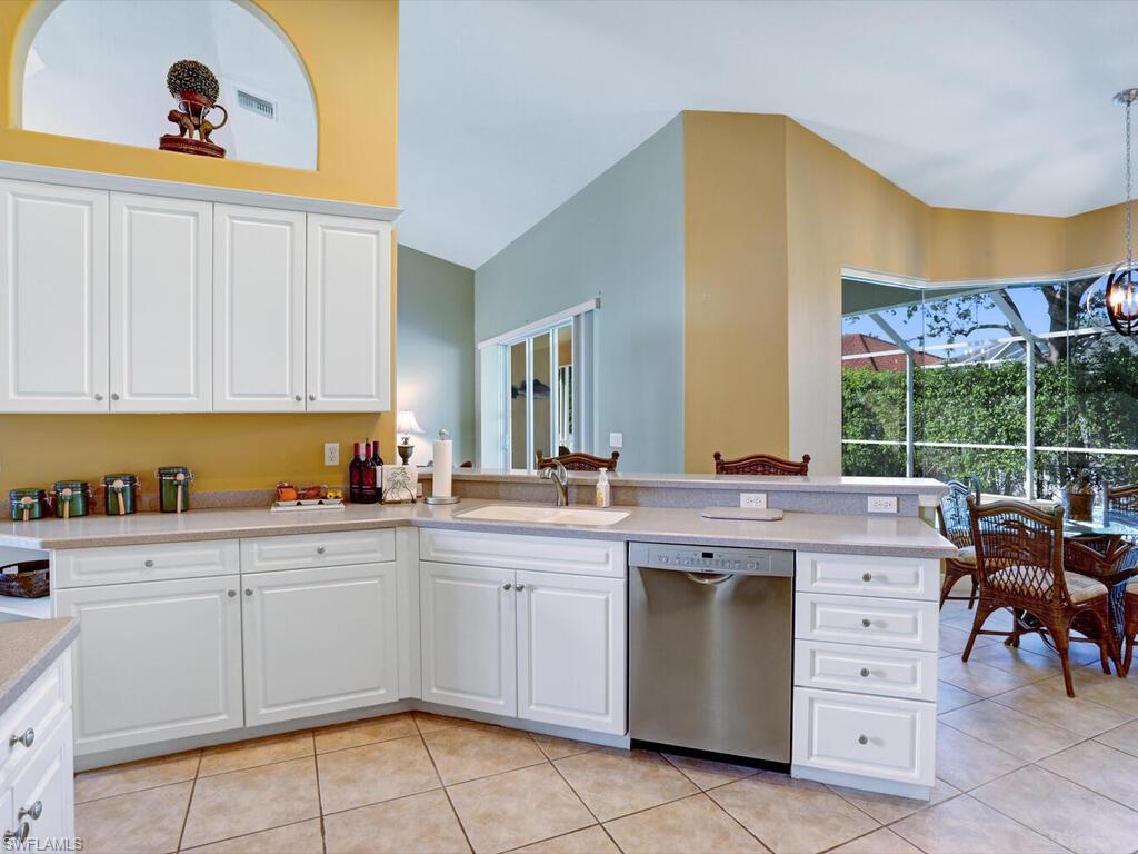 MARCO BEACH - Residential