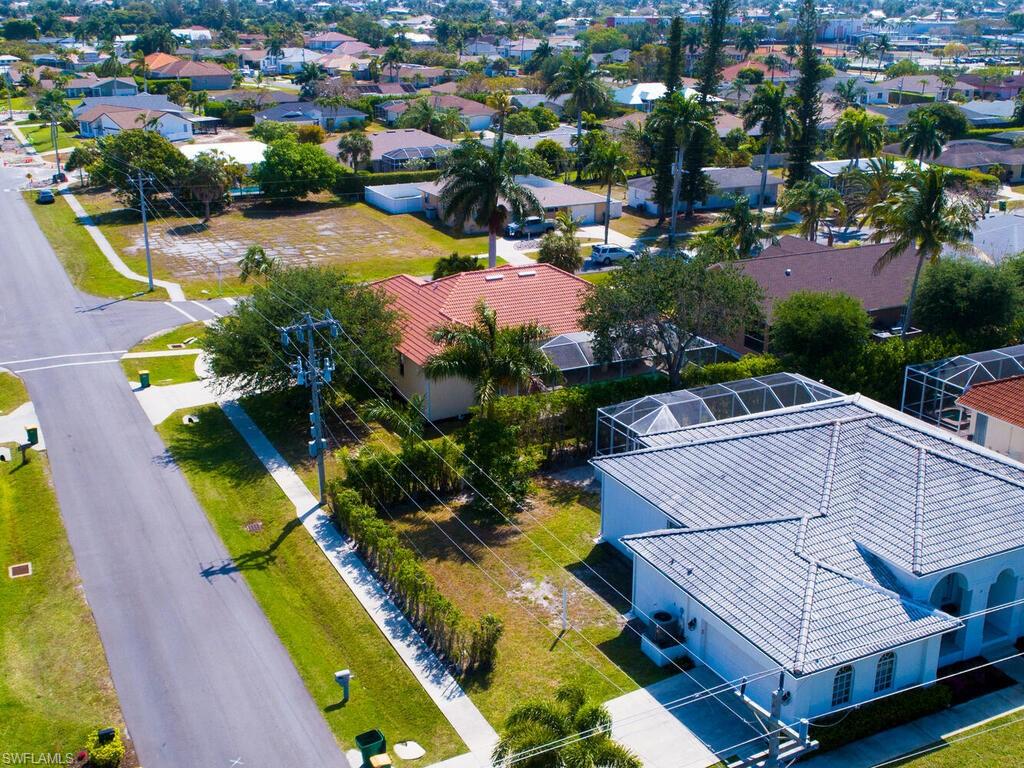 MARCO BEACH - Residential