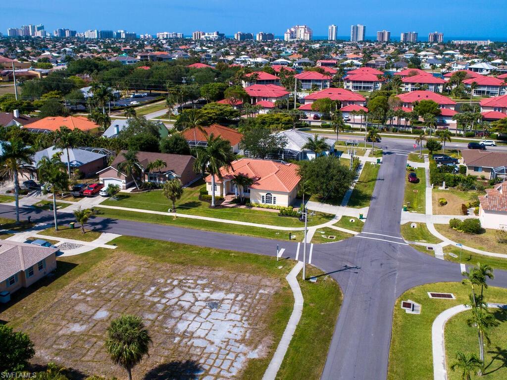 MARCO BEACH - Residential