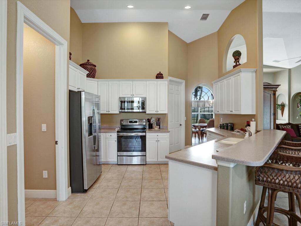 MARCO BEACH - Residential