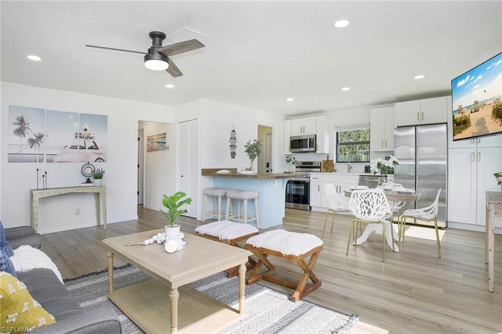 NAPLES VILLAS - Residential