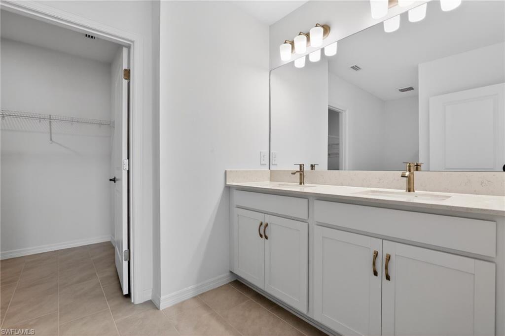 WHISPERING LAKES - Residential