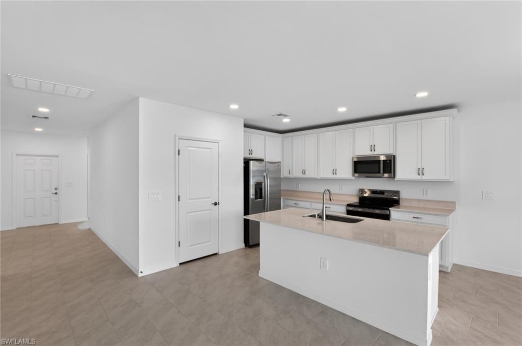 WHISPERING LAKES - Residential