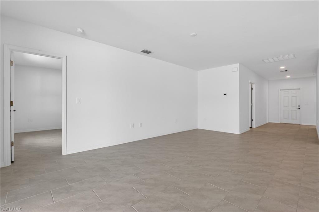 WHISPERING LAKES - Residential