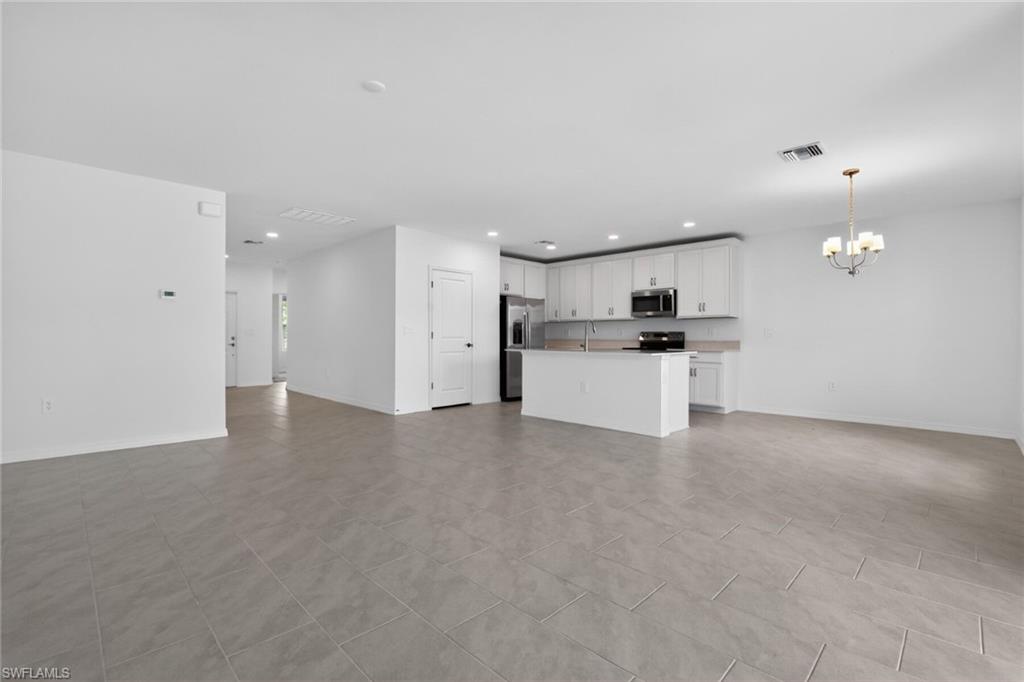 WHISPERING LAKES - Residential