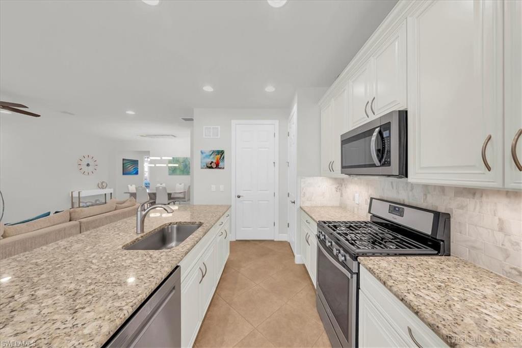 CAMDEN LAKES - Residential