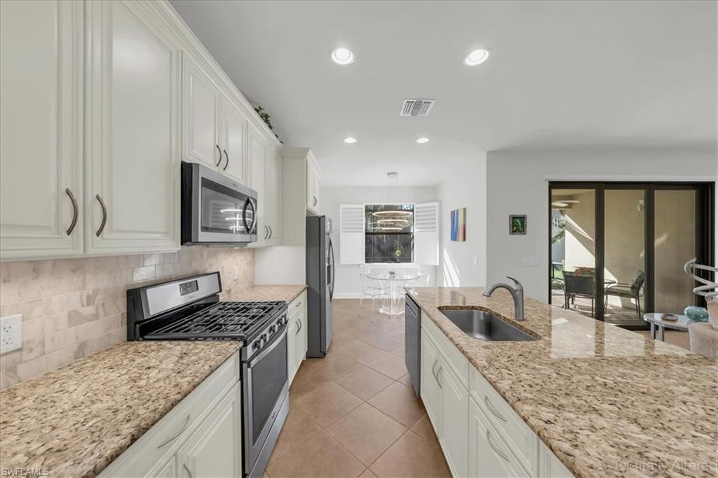 CAMDEN LAKES - Residential