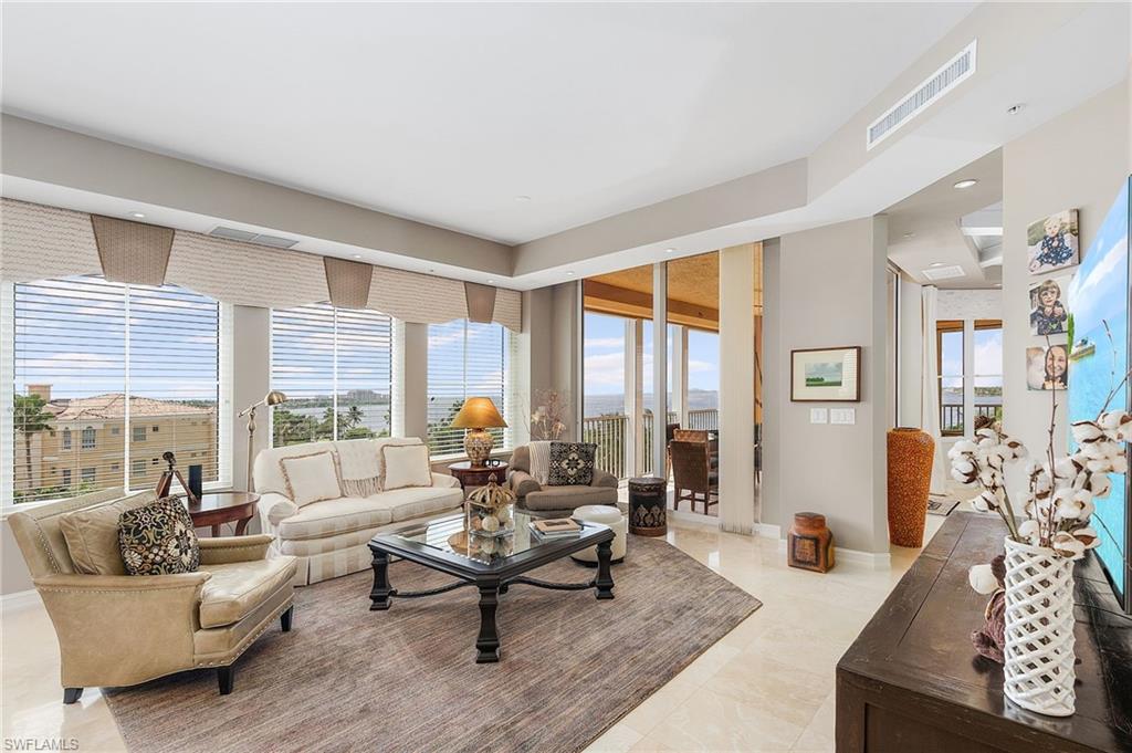 THE PARAMOUNT - Residential