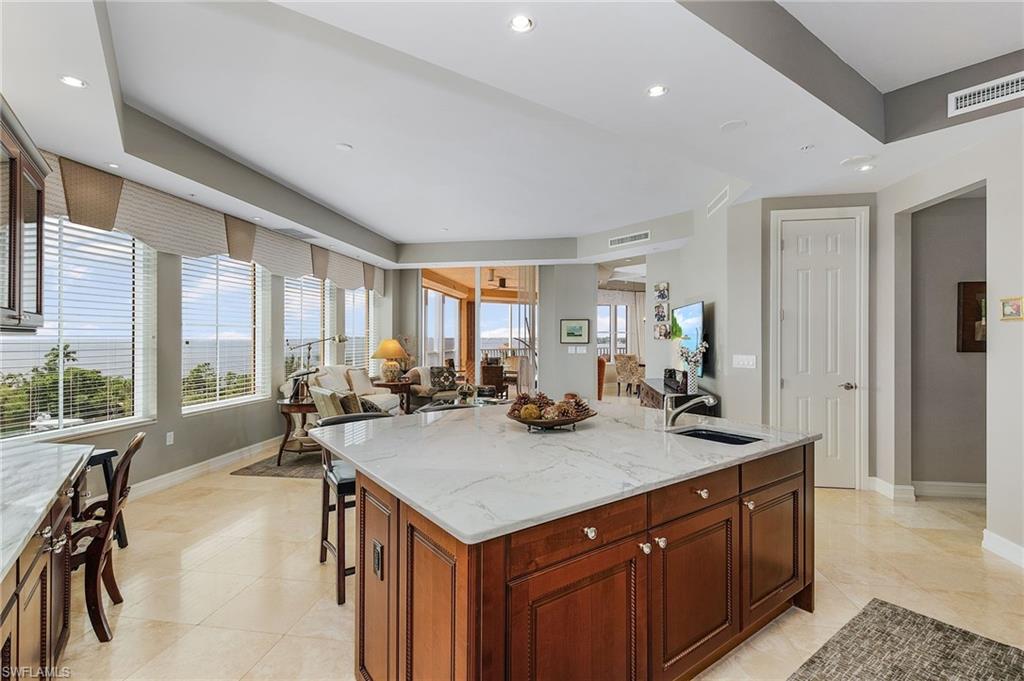 THE PARAMOUNT - Residential