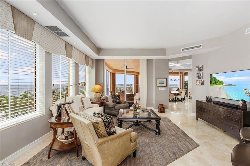 THE PARAMOUNT - Residential