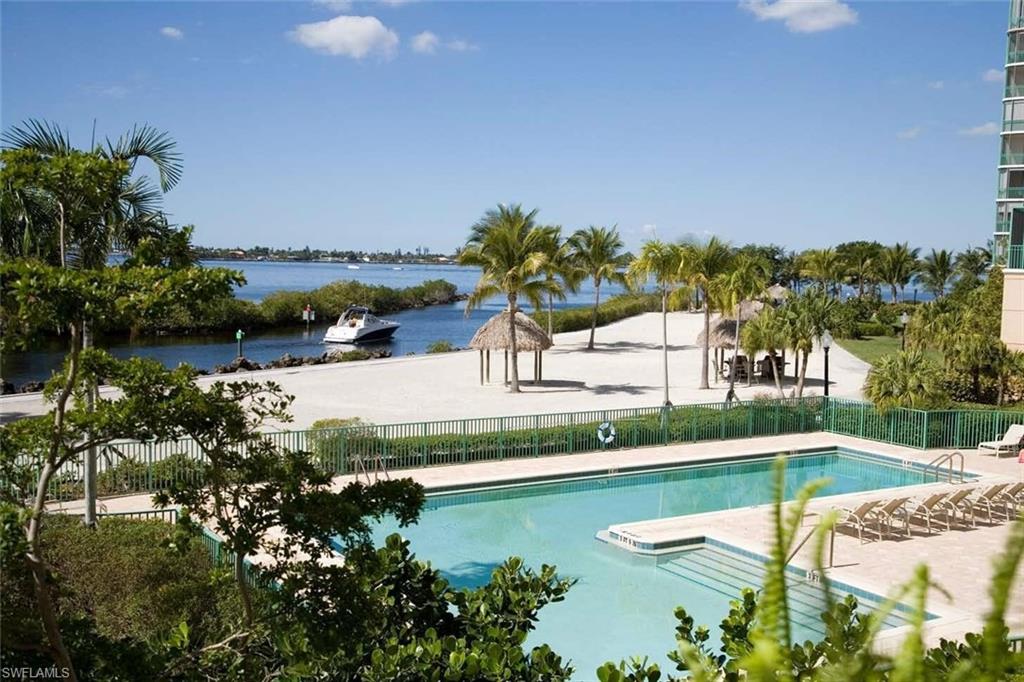 THE PARAMOUNT - Residential