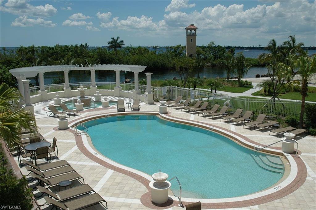 THE PARAMOUNT - Residential