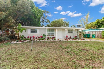 2140 Harbor LN NAPLES FL 34104
