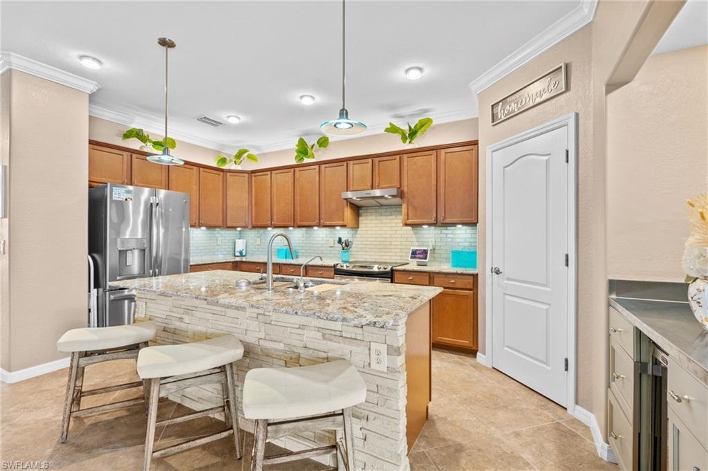 COUNTRY CLUB - Residential