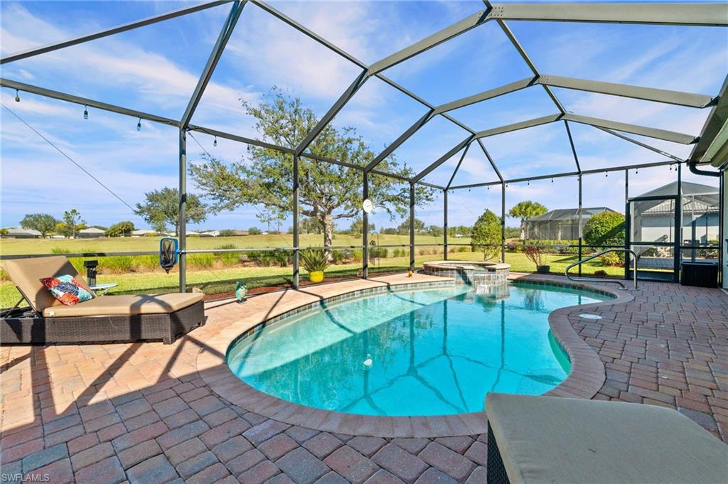 COUNTRY CLUB - Residential