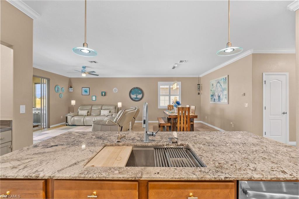 COUNTRY CLUB - Residential