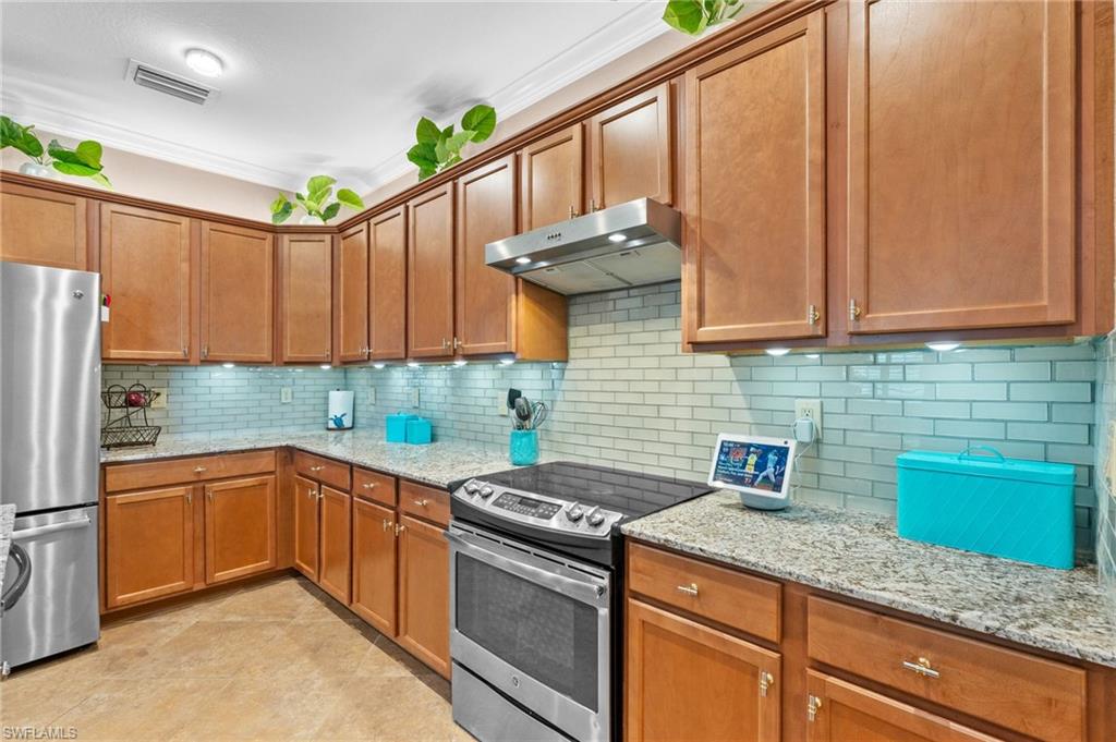 COUNTRY CLUB - Residential