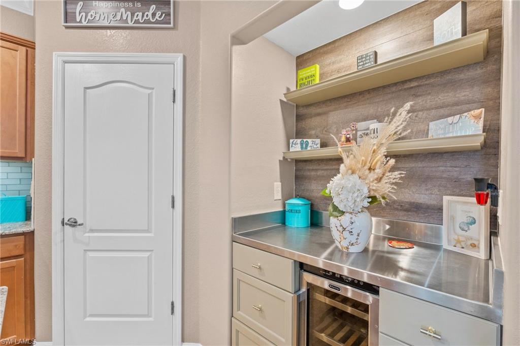 COUNTRY CLUB - Residential