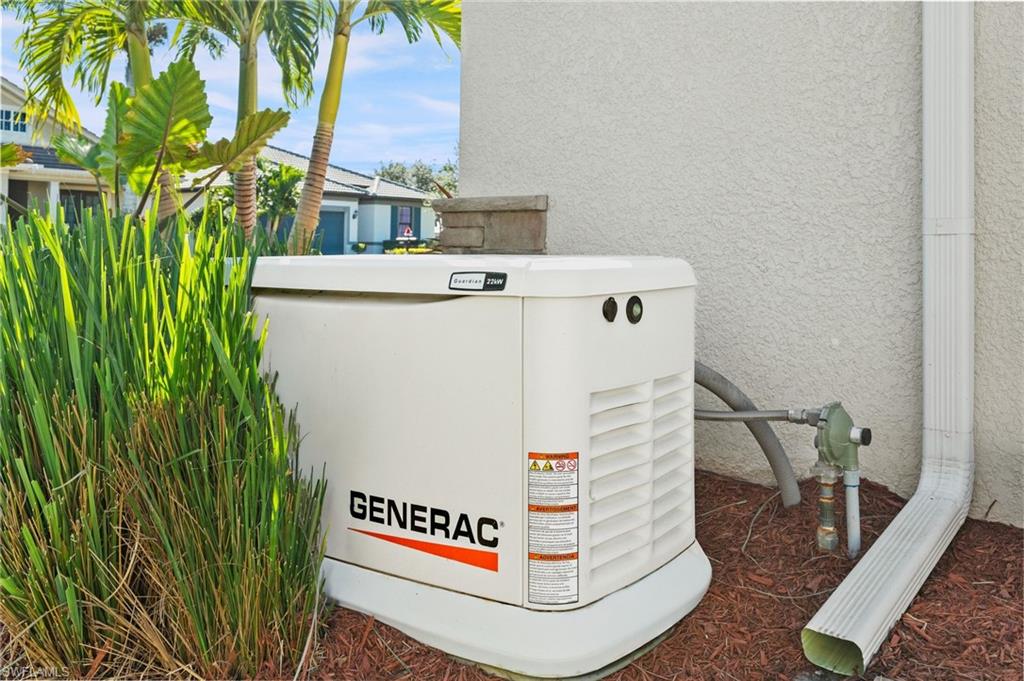 COUNTRY CLUB - Residential